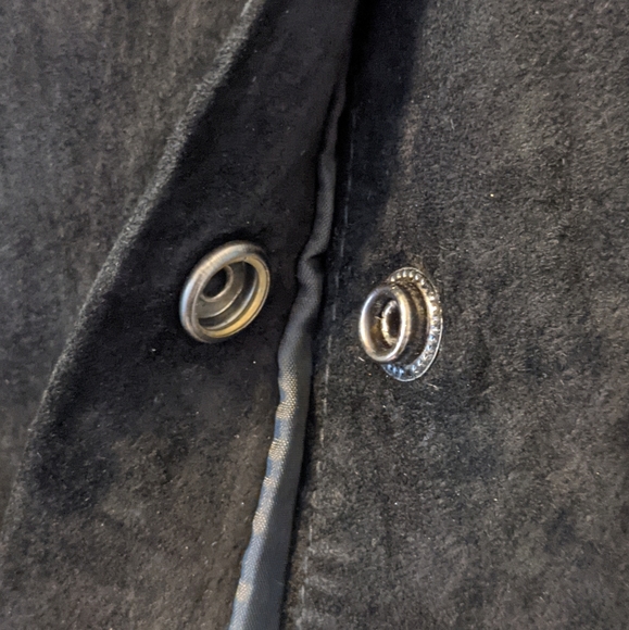 Vintage black suede skirt with snaps - Picture 4 of 8